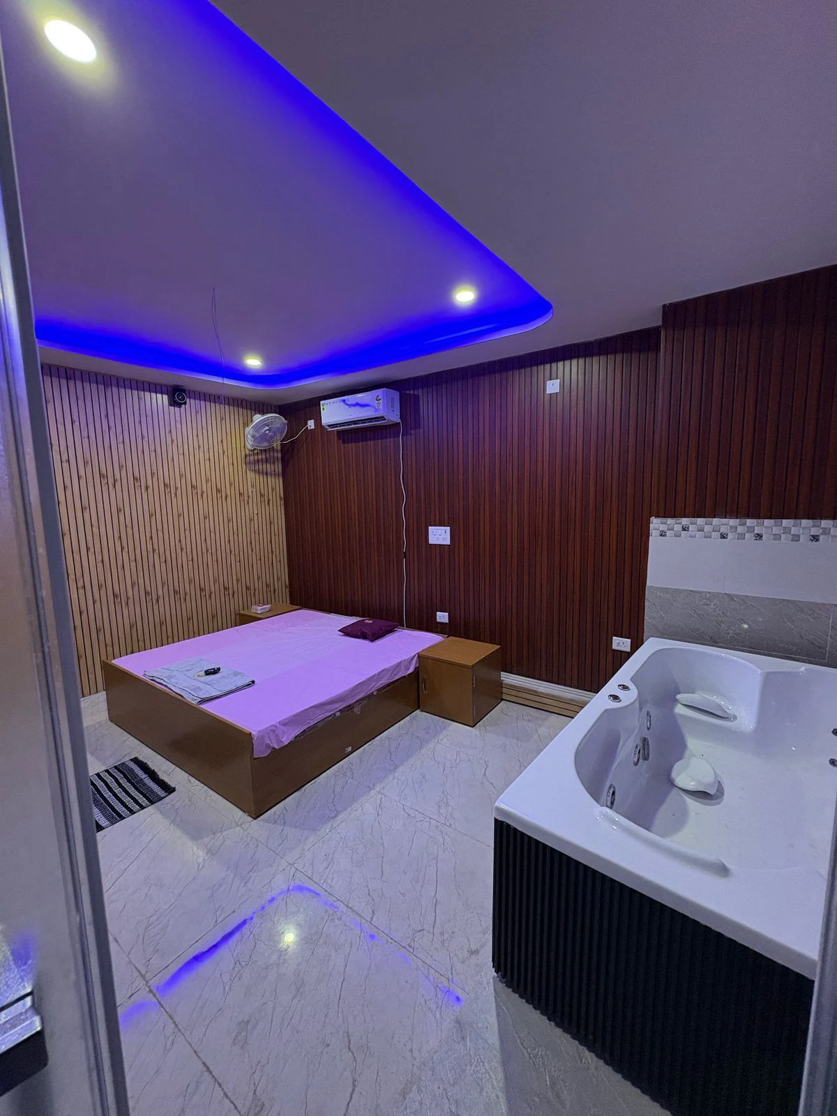 Luxury Spa in Ballia Center - Image 1
